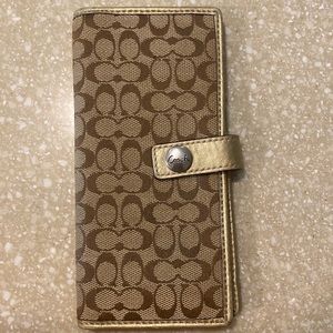 Authentic Coach 5 card wallet. NEW. never used.